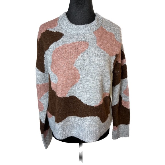 THML Feeling's Neutral Camo Fuzzy Crew Neck Sweater in Gray Pink Size S - Picture 1 of 3